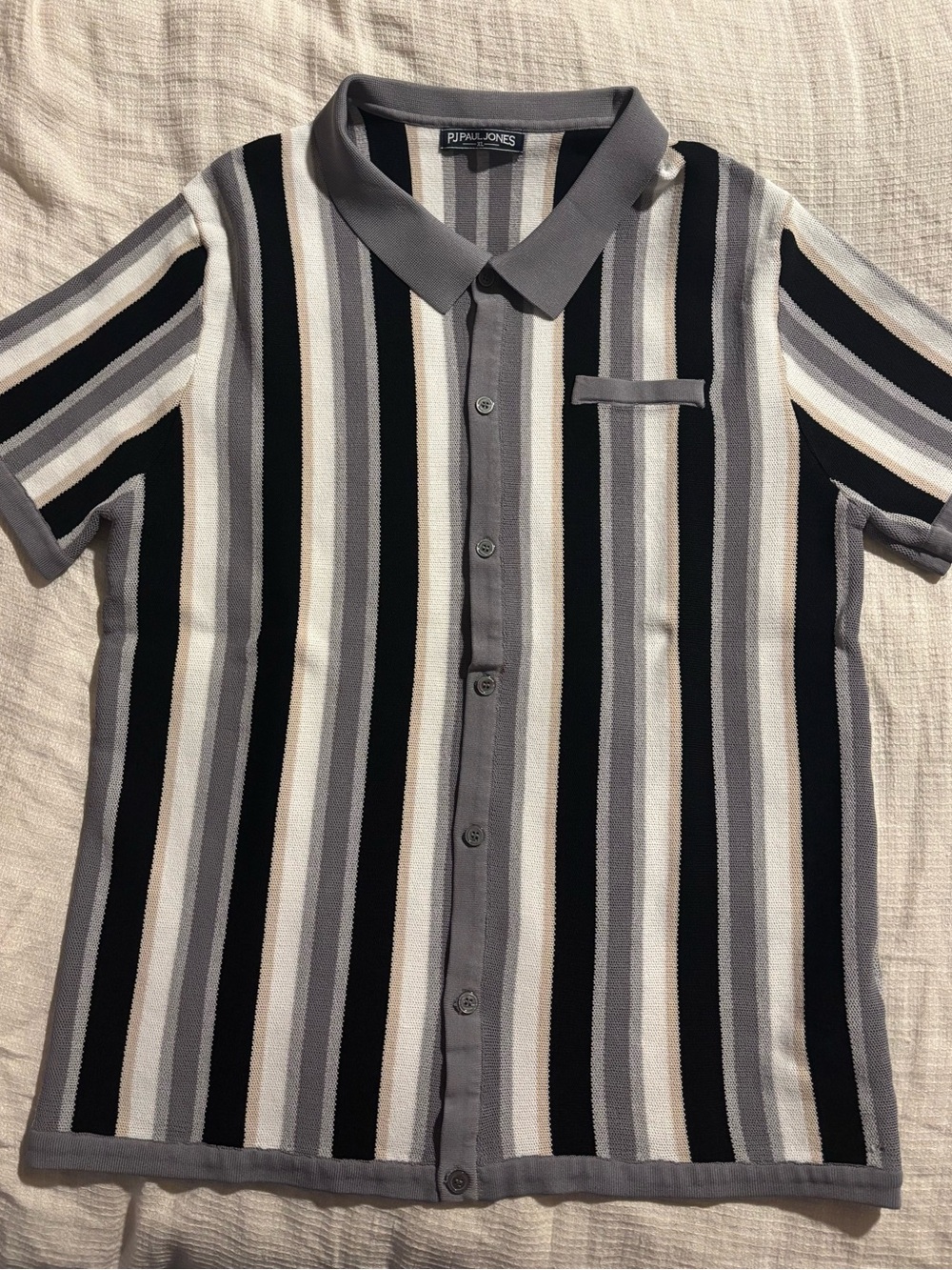 PJ Paul Jones Men’s Gray & Black Vertical Stripe Short-Sleeve Retro-vibe Shirt